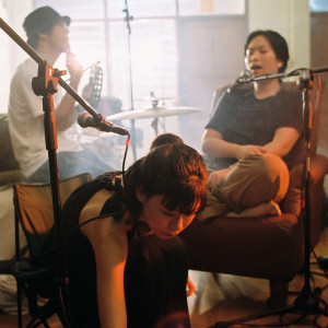 ดาวน์โหลดและฟังเพลง A Moment (Still Alive Session) พร้อมเนื้อเพลงจาก Zweed n' Roll