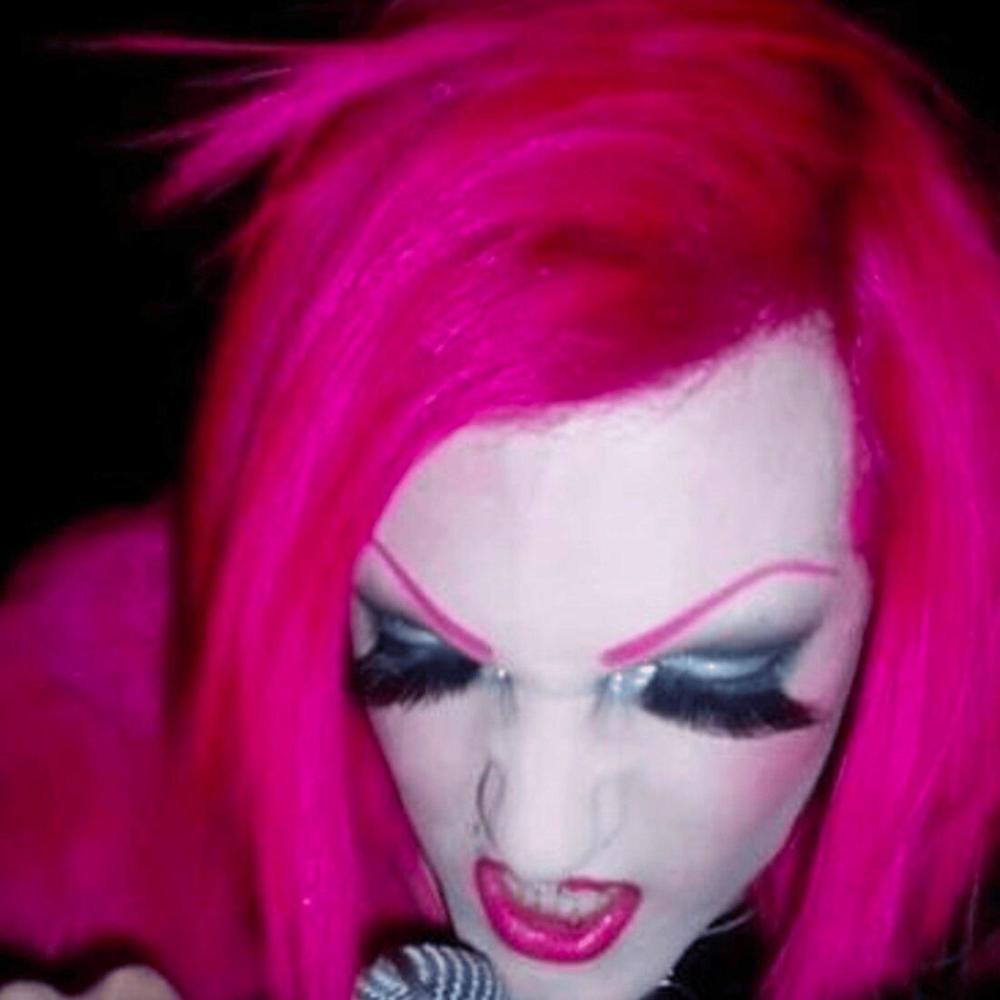 tranny sluts (Explicit)