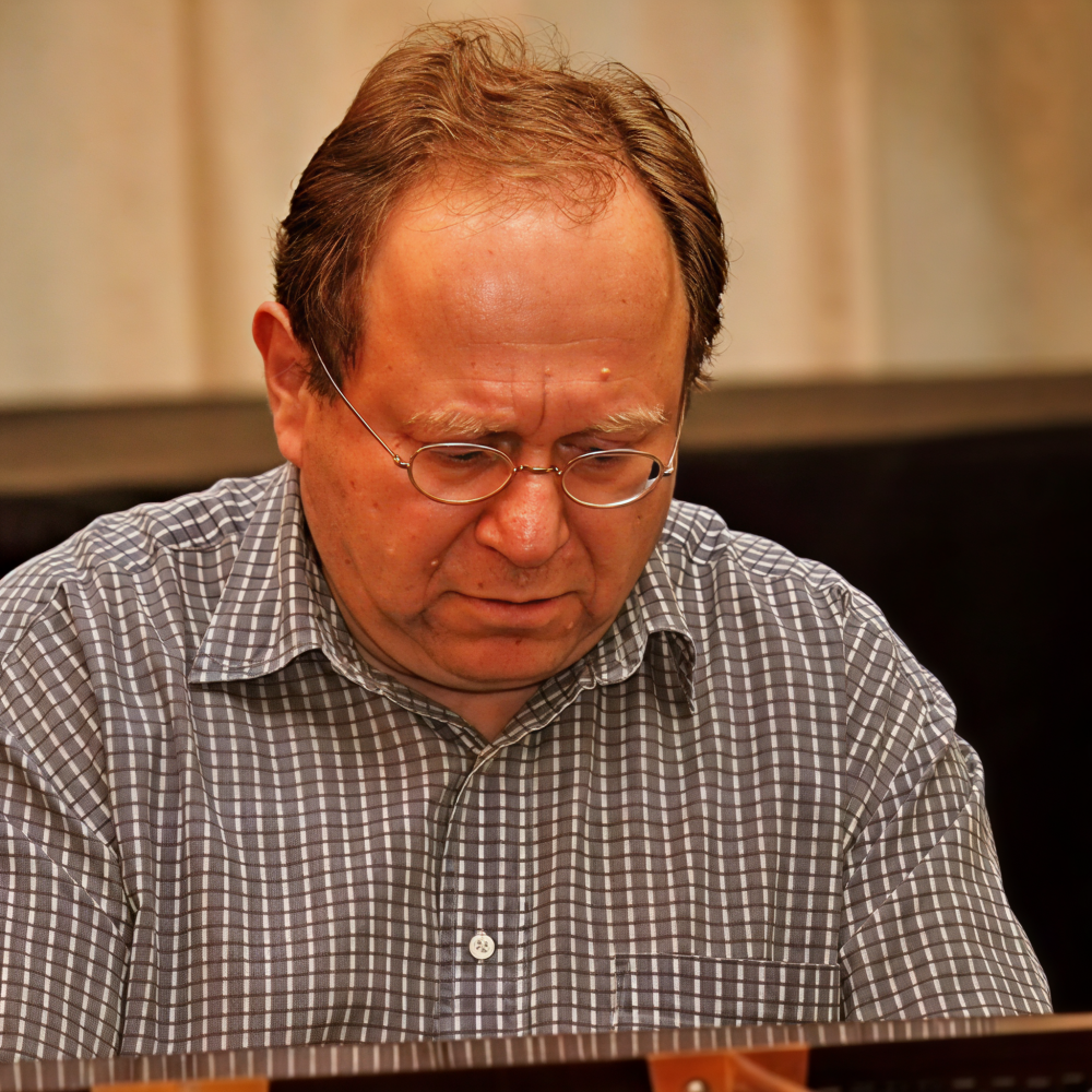 Zvi Meniker