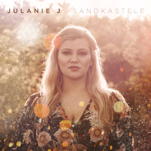 ดาวน์โหลดและฟังเพลง Sandkastele พร้อมเนื้อเพลงจาก Julanie J