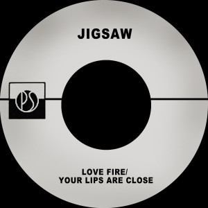 ดาวน์โหลดและฟังเพลง Your Lips Are Close พร้อมเนื้อเพลงจาก Jigsaw