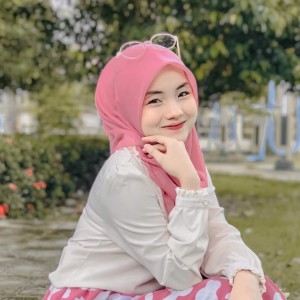 Dengarkan lagu น้องเอ๋ย nyanyian FAIZ WALANA dengan lirik