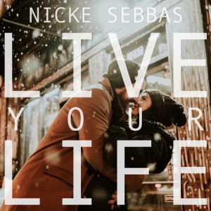 ดาวน์โหลดและฟังเพลง Live Your Life พร้อมเนื้อเพลงจาก Nicke Sebbas