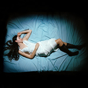 ดาวน์โหลดและฟังเพลง Nosebleed พร้อมเนื้อเพลงจาก Etta Marcus