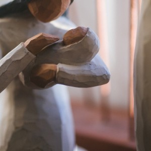 Dengarkan lagu Mom nyanyian Jiem EB Music dengan lirik