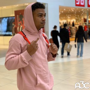 收聽Lamont Holt的Naw Uh Uh (Explicit)歌詞歌曲