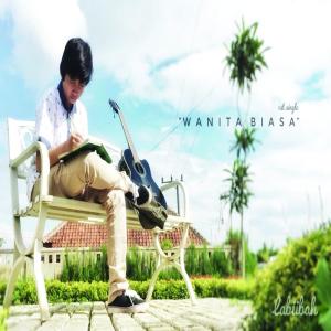 ดาวน์โหลดและฟังเพลง Wanita Biasa พร้อมเนื้อเพลงจาก Labiibah