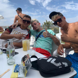 default playlist img