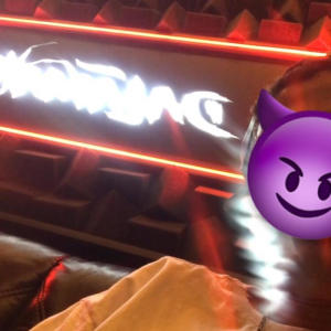 收聽DJ TAVIN DO SG的Mtg Elas Gosta Dos Menor (Explicit)歌詞歌曲