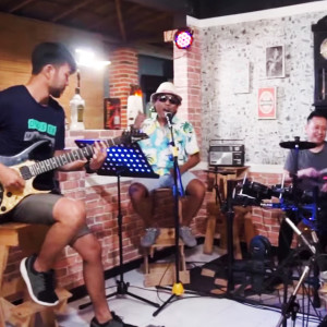 Dengarkan lagu Anak Konco Dewe nyanyian Arif Citenx dengan lirik