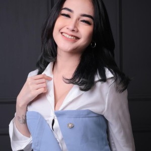 Listen to Linting Daun song with lyrics from Arlida Putri