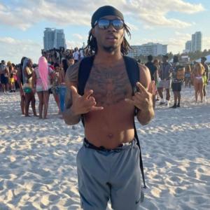 收聽Thaplugkid的KjGielaUno (feat. kj2ugly, Marrgielaa & wildkarduno) (Explicit)歌詞歌曲