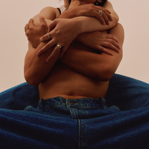 Dengarkan lagu RUBBER (Explicit) nyanyian RooftopMob dengan lirik