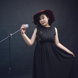 Listen to 求佛渡凡身 (cover: 音宝|常超凡) (完整版) song with lyrics from 张馨凤zjf