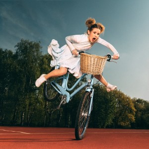 收听Монеточка的Падать в грязь歌词歌曲