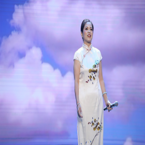 Listen to 感动中国 (伴奏) song with lyrics from 戴燕青