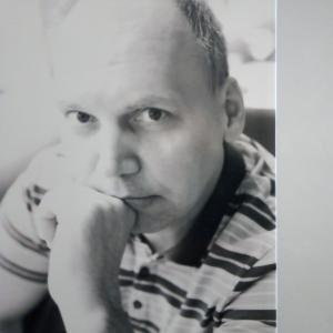 收聽Konstantin Rassomahin的Средь шумного бала歌詞歌曲