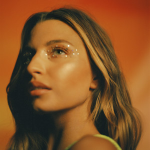 Dengarkan Omamy lagu dari Julia Wieniawa dengan lirik