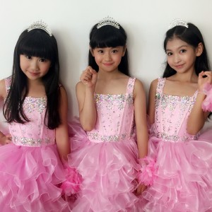 收听小蓓蕾组合的小兔子乖乖歌词歌曲