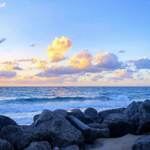 Dengarkan lagu 如果你真的要离开 (Dj广场舞版) nyanyian 鲁昌雨 dengan lirik