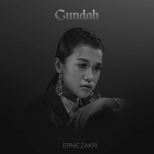 Dengarkan lagu Gundah nyanyian Ernie Zakri dengan lirik