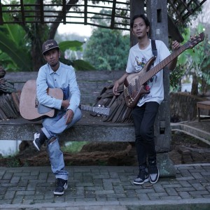 Listen to Temani Kamu song with lyrics from Utte