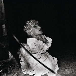 收聽Deerhunter的Fountain Stairs歌詞歌曲