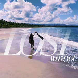 ดาวน์โหลดและฟังเพลง READY พร้อมเนื้อเพลงจาก COMEENJOYTHELIGHT