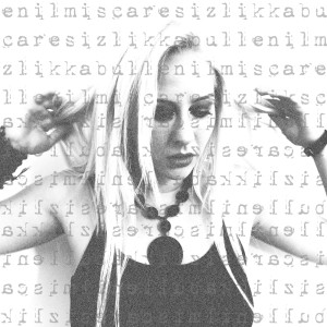 收听Ayse Saran的Kabullenilmiş Çaresizlik歌词歌曲