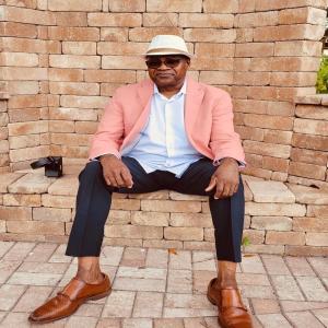 Dengarkan lagu LOVE IN THE BREEZE nyanyian Eugene Previl dengan lirik