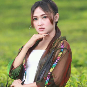 Dengarkan PENAK SING MAIDO lagu dari Intan Chacha dengan lirik