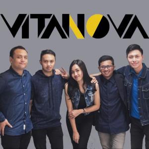 Dengarkan lagu Kebodohan Cinta nyanyian Vitanova dengan lirik