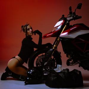 Tia Tia的專輯LEAN ON ME