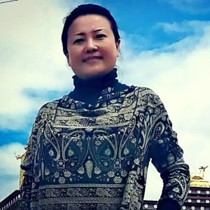 Listen to 点亮太阳（张朵儿） (完整版) song with lyrics from 赵世欣词乐坊