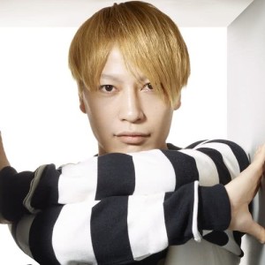 收聽中田康孝的Crazy Crazy (feat. Charli XCX & Kyary Pamyu Pamyu)歌詞歌曲