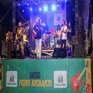 Listen to Hipócritas (Live|Explicit) song with lyrics from Ponto De Equilíbrio