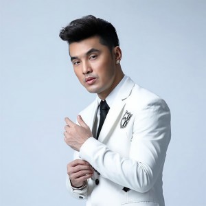 收聽Ưng Hoàng Phúc的Kỷ Niệm Bỏ Quên歌詞歌曲