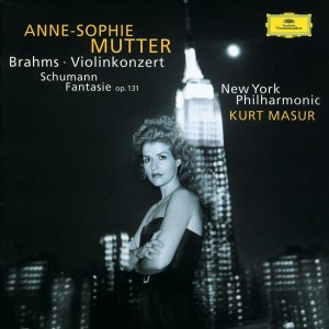 收聽Anne Sophie Mutter的3. Allegro giocoso, ma non troppo vivace - Poco piA1 presto (Live)歌詞歌曲