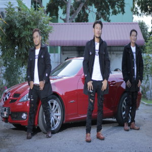 Dengarkan HOLAN TUHO lagu dari De'fama Trio dengan lirik