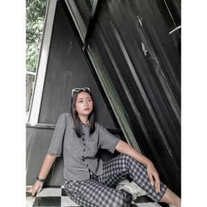 Listen to Alun-Alun Mbanjar (Tresnamu Ilang) song with lyrics from Diana Trisna