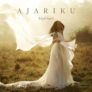 Dengarkan lagu Ajariku nyanyian Aaliyah Massaid dengan lirik