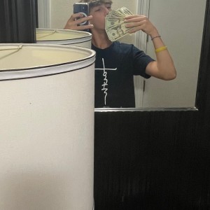 收聽Cryiins的Buffet (feat. Yung Smiley) (Explicit)歌詞歌曲