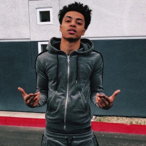 ดาวน์โหลดและฟังเพลง What It Do (Explicit) พร้อมเนื้อเพลงจาก Lucas Coly