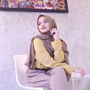 Dengarkan lagu WAHDANA nyanyian SH HAN dengan lirik