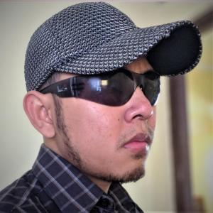 收听Ervin gita Pamungkas的Dj Midi Miki Arpie (Live)歌词歌曲