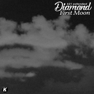 Dengarkan lagu First Moon (K21 Extended) nyanyian Diamond dengan lirik