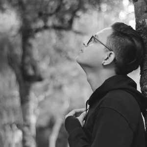 Listen to Menyentuh Hati song with lyrics from Yuda pratama