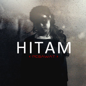 Dengarkan lagu Hitam nyanyian Pesawat dengan lirik