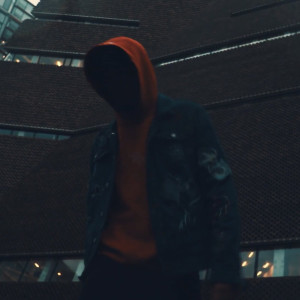 Dengarkan Sirens (Explicit) lagu dari Kosgi dengan lirik