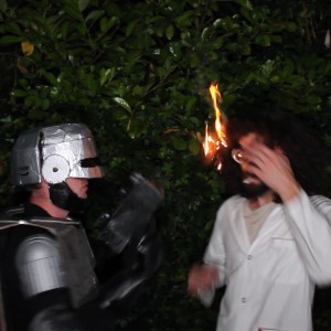 ดาวน์โหลดและฟังเพลง tommy gun พร้อมเนื้อเพลงจาก AUD